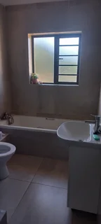 LARGE ROOM/BACHELOR FLATLET TO RENT IN HUMEWOOD WITH ENSUITE