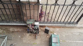 Gate motor installation