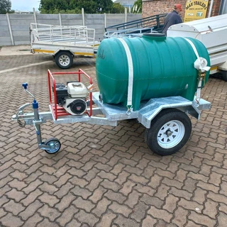 Water tank trailer