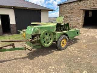 John Deere 342 wire tie baler