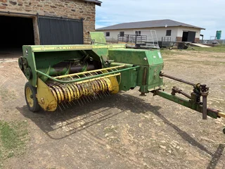 John Deere 342 wire tie baler