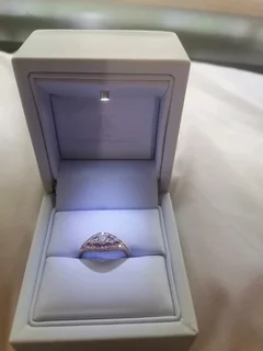 Engagement ring R25000