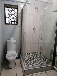 Batchelor room available immediately in Protea Glen ext 29