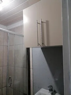 Batchelor room available immediately in Protea Glen ext 29