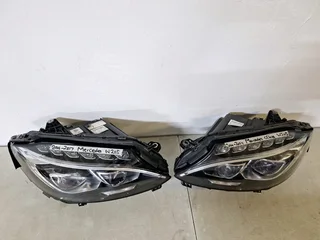 W205 DOUBLE XENON HEADLIGHTS