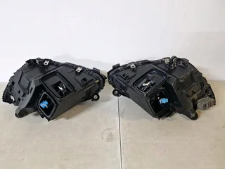 W205 DOUBLE XENON HEADLIGHTS