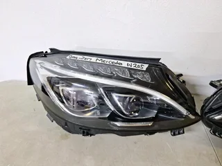 W205 DOUBLE XENON HEADLIGHTS