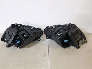W205 DOUBLE XENON HEADLIGHTS