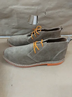 BATA Men&#39;s Safari Legacy Boot Orange Sole