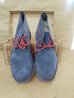 BATA Men&#39;s Safari Boot Navy/Red