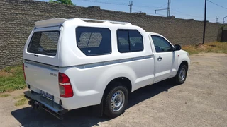 TOYOTA HILUX VVTI D4D SINGLE CAB FIBREGLASS CANOPY WITH ROOFRACKS FOR SALE!!!