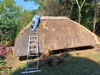 Thatching and Thatch Houses and Lapa Installations