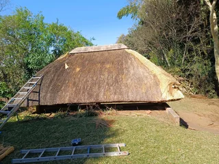 Thatching and Thatch Houses and Lapa Installations