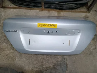 Nissan Almera Bootlid