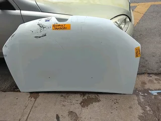 Renault Sandero Bonnet