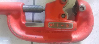 Ridgid pipe threader and pipe cutter