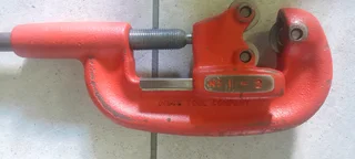 Ridgid pipe threader and pipe cutter