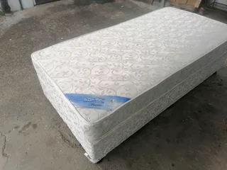 Used single bed R1200