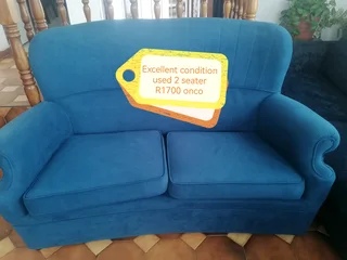 2 seater sofa - Immaculate R1700 onco