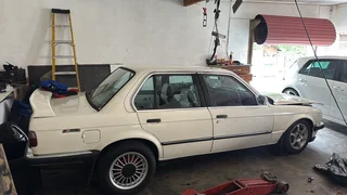 BMW E30 320i