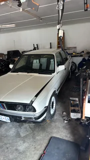 BMW E30 320i