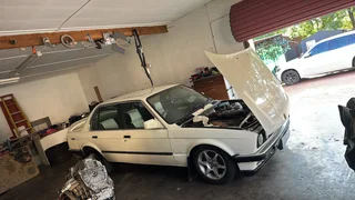 BMW 320i E30