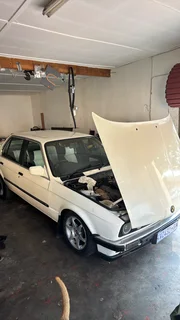 BMW 320i E30
