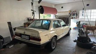BMW 320i E30