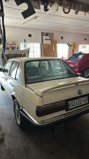 BMW 320i E30