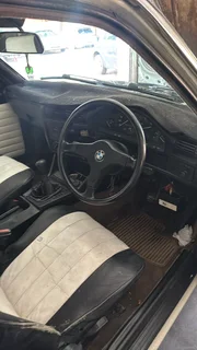 BMW 320i E30