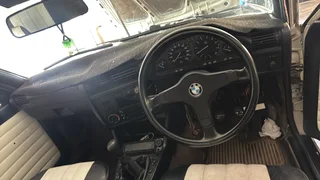 BMW 320i E30