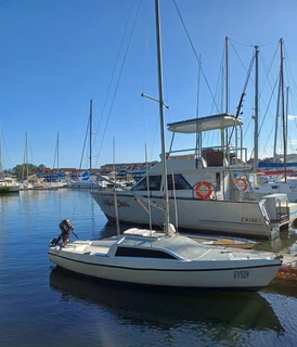 19 ft Hunter on Trailer R35,000. East coast. Call  or Whatsapp Anjé 0712961465