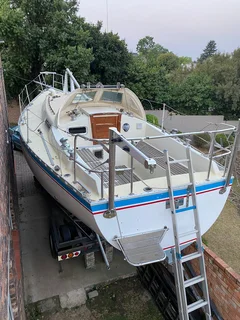 30 ft Astove for sale. D/Dix design. Dbn. R275k. Call Anjé 0712961465