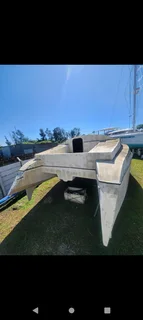 33 ft Dean cat hull R220k. Dbn East Coast. Call Anjé 0712961465