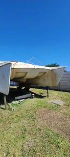 33 ft Dean cat hull R220k. Durban. Call Anjé 0712961465