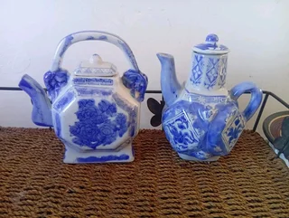 Collectable tea pot and coffee pot