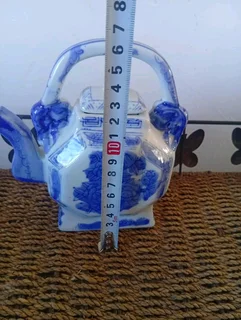 Collectable tea pot and coffee pot
