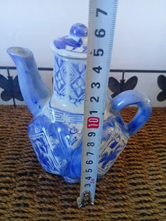 Collectable tea pot and coffee pot
