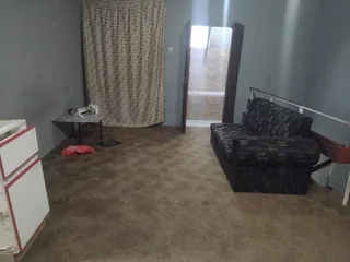 Orient Heights R3500, rent Inclusive, Suitable For Two, Garadge, Kitchen Large Room.