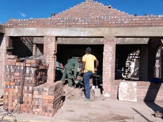 HANDYMAN  / BUILDER / ALL ROUNDER LOOKING FOR WORK