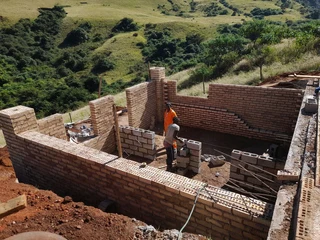 HANDYMAN / BUILDER / ALL ROUNDER LOOKING FOR WORK