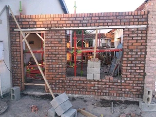 HANDYMAN / BUILDER / ALL ROUNDER LOOKING FOR WORK