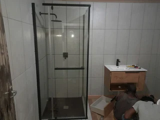 HANDYMAN / BUILDER / ALL ROUNDER LOOKING FOR WORK