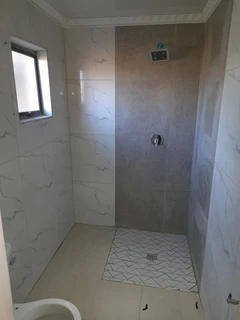 HANDYMAN / BUILDER / ALL ROUNDER LOOKING FOR WORK