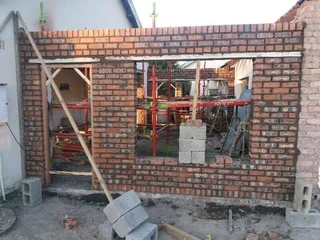 HANDYMAN / BUILDER / ALL ROUNDER LOOKING FOR WORK