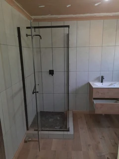 BUILDER / ALL ROUNDER LOOKING FOR WORK