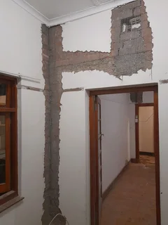 HANDYMAN/ BUILDER/ ALL ROUNDER LOOKING FOR WORK