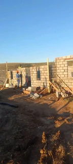 BUILDER / HANDYMAN / ALL ROUNDER LOOKING FOR WORK