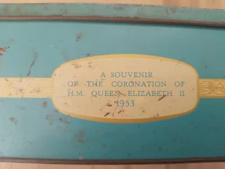 Vintage QE II Coronation Meredith &amp; Drew Biscuit Tin
