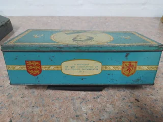 Vintage QE II Coronation Meredith &amp; Drew Biscuit Tin